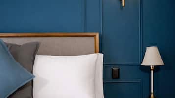 Habitación doble estándar de uso individual, vista a la ciudad | Caja de seguridad en la habitación y cortinas blackout