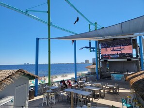 Outdoor dining - The Seahorse 6mi to Pcola Bch (Gulf Breeze)