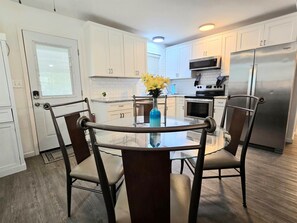 Dining - The Seahorse 6mi to Pcola Bch (Gulf Breeze)