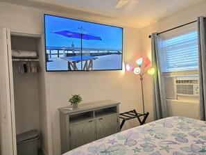 1 bedroom, desk, iron/ironing board, free WiFi - The Seahorse 6mi to Pcola Bch (Gulf Breeze)
