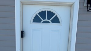 A white door with a glass panel and a metal handle. - Whitsendsport  unit 4  1 bedroom & queen pull out  couch on  50 acres Smithfield (Smithfield)