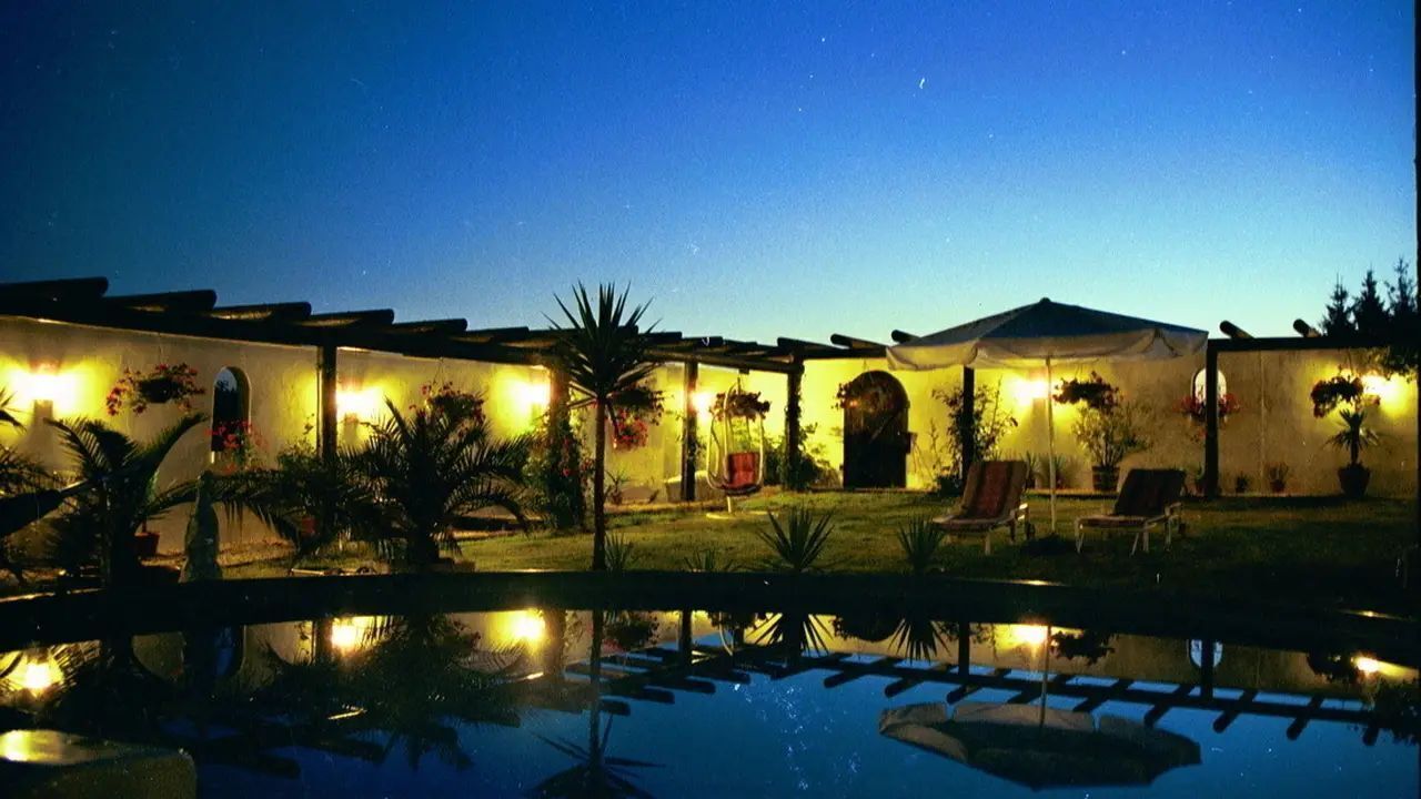 室外游泳池，恒温泳池