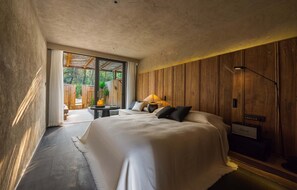 Standard Double Room, Patio, Courtyard View - Weizhou Island Coral Reef Hotel (Beihai)