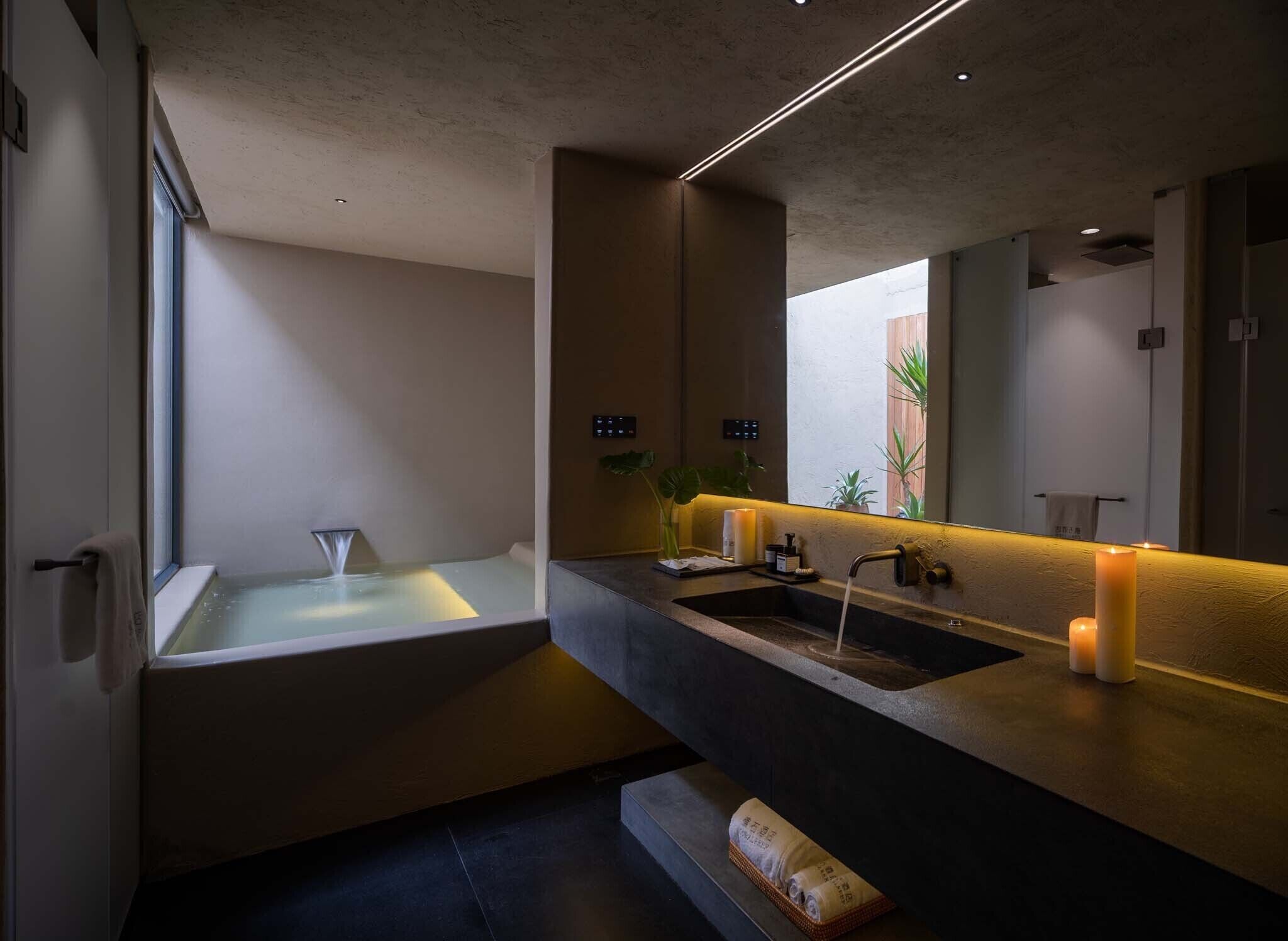 免费洗浴用品、吹风机、拖鞋、毛巾