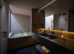 Free toiletries, hair dryer, slippers, towels - Weizhou Island Coral Reef Hotel (Beihai)