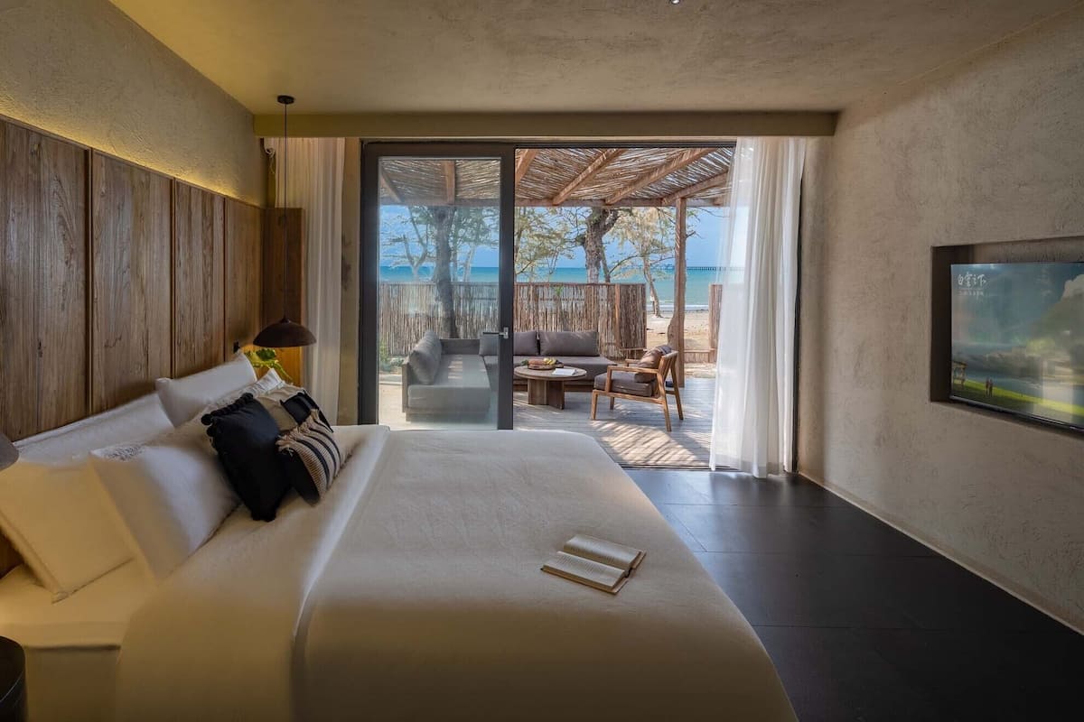 Executive Suite, Patio, Sea View | Living area