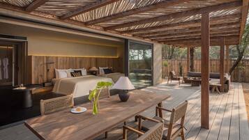 家庭双床房, 露台, 海景 | 办公桌、笔记本电脑工作区、遮光窗帘、熨斗/熨板