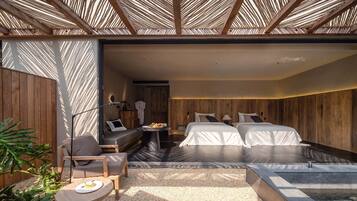 Standard-Zweibettzimmer, Terrasse, Blick auf den Innenhof | Ausblick vom Zimmer