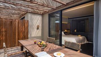 Executive-Suite, Terrasse, Meerblick | Schreibtisch, laptopgeeigneter Arbeitsplatz, VerdunkelungsvorhÀnge