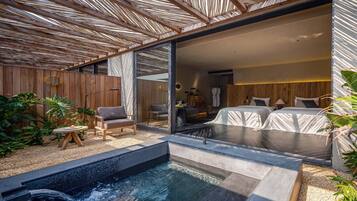 Standard-Zweibettzimmer, Terrasse, Blick auf den Innenhof | Eigener Pool