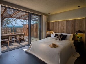 ห้องเอ็กเซกคิว ทีฟสวีท, ลานระเบียง, วิวทะเล | บริเวณนั่งเล่น