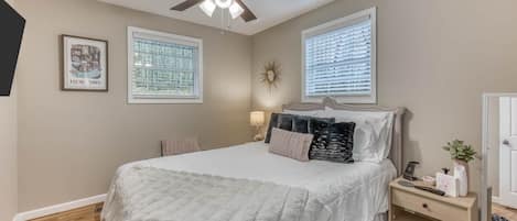 5 bedrooms, iron/ironing board, WiFi, bed sheets