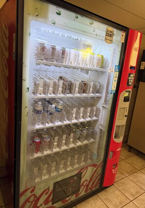 Vending machine - Dodgeville inn and suites (Dodgeville)