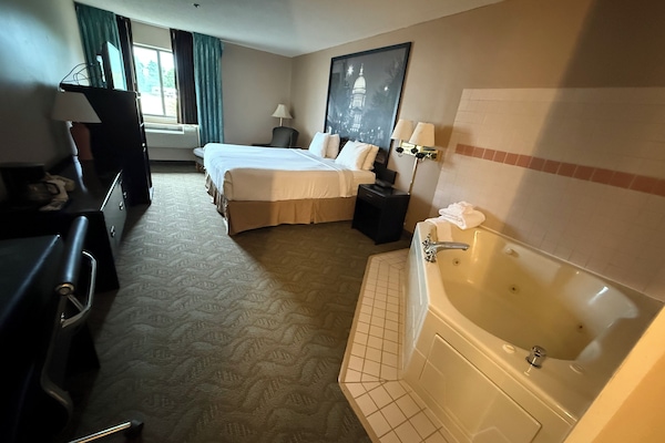 Standard Suite (No Pets Allowed) | Iron/ironing board, WiFi (free)