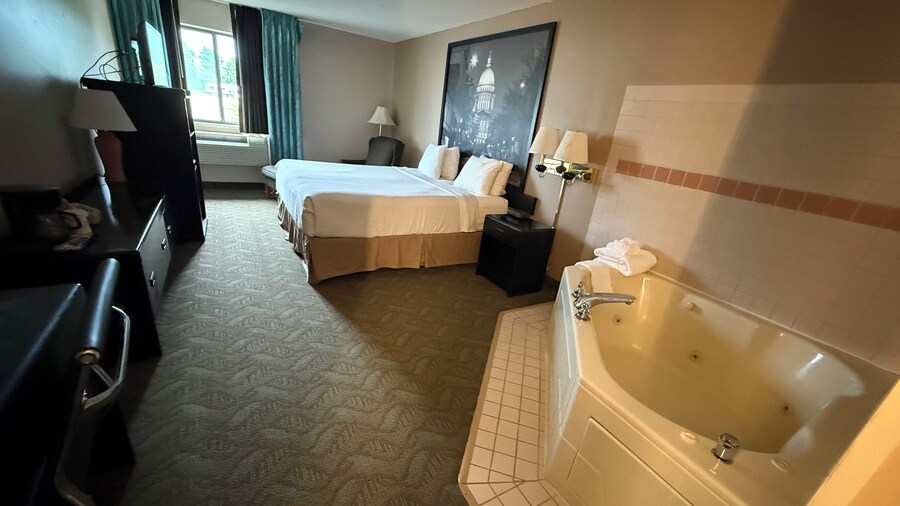 Dodgeville inn and suites