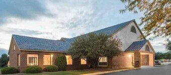 Dodgeville inn and suites