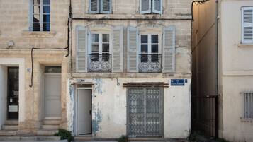 Classic Apartment | Exterior detail