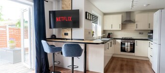 3 BR Home For 6 | Oxford w/Parking