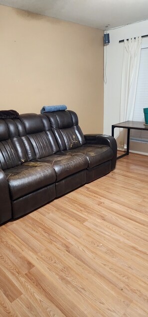 Interior - Serene 3-bedroom house with AC in vibrant Austin easy access to downtown (Austin)
