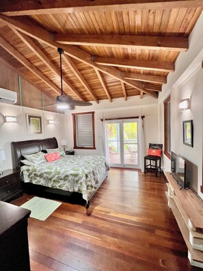 3 bedrooms, iron/ironing board, free WiFi, bed sheets - Spacious 3-bedroom apartment in beautiful Placencia Village with AC (PLACENCIA VILLAGE)