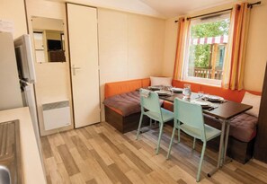 Dining - Cozy mobile home - 6 guests (Mauléon-Licharre)