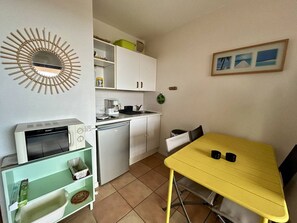Fridge, microwave, stovetop - Apartment with pets, sea view - 6 guests (Saint-Cyprien)