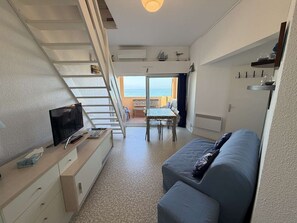 TV - Apartment with sea view - 6 guests (Le Barcarès)