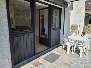 Outdoor dining - Practical apartment, shuttle 100m - 4 guests (Le Grand-Bornand)