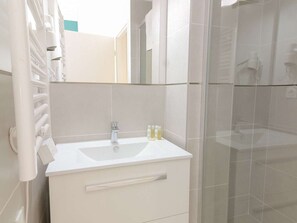 Hair dryer, towels - Duplex, pets welcome - 6 guests (Bormes-les-Mimosas)