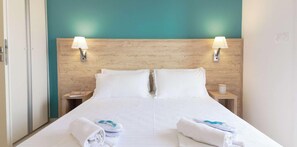 2 bedrooms, bed sheets - Duplex, pets welcome - 6 guests (Bormes-les-Mimosas)