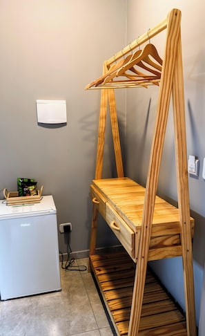 Kamar Triple Standar, AC, pemandangan kebun | Ruang kerja ramah laptop dan Wi-Fi gratis