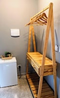 Espacio para trabajar con laptop y wifi gratis 