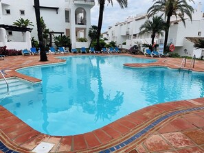 Pool - Duplex penthouse with sea views. (San Luis de Sabinillas)
