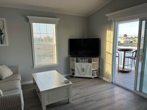 Smart TV - Cute, comfortable, beach getaway! (Fort Myers Beach)