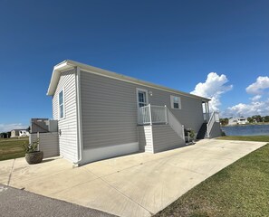 Exterior - Cute, comfortable, beach getaway! (Fort Myers Beach)