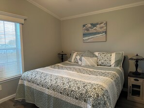 1 bedroom, WiFi, bed sheets - Cute, comfortable, beach getaway! (Fort Myers Beach)