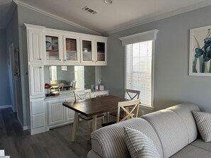 Dining - Cute, comfortable, beach getaway! (Fort Myers Beach)