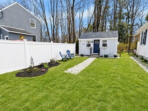 Exterior - Private Coastal Bungalow, Peaceful Stay, Walk to the Beach, Dining & Shops! (Ogunquit)