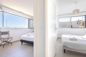 2 bedrooms, desk, iron/ironing board, travel cot - Superb 2-Bedroom Apartment with Sea View & Private Spa (Valras-Plage)