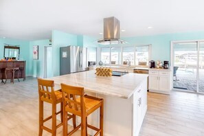Private kitchen - Beautiful pool home on waterfront near river, snowbird long term rates offered (North Fort Myers)