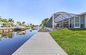 Marina - Beautiful pool home on waterfront near river, snowbird long term rates offered (North Fort Myers)