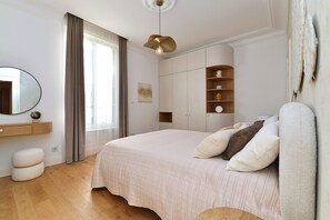 3 habitaciones, tabla de planchar con plancha, wifi y ropa de cama 