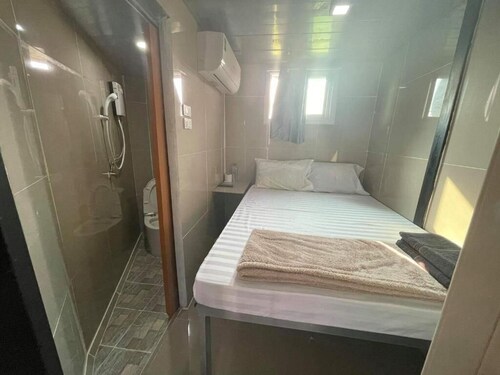 Charinsup Pinklao hotel