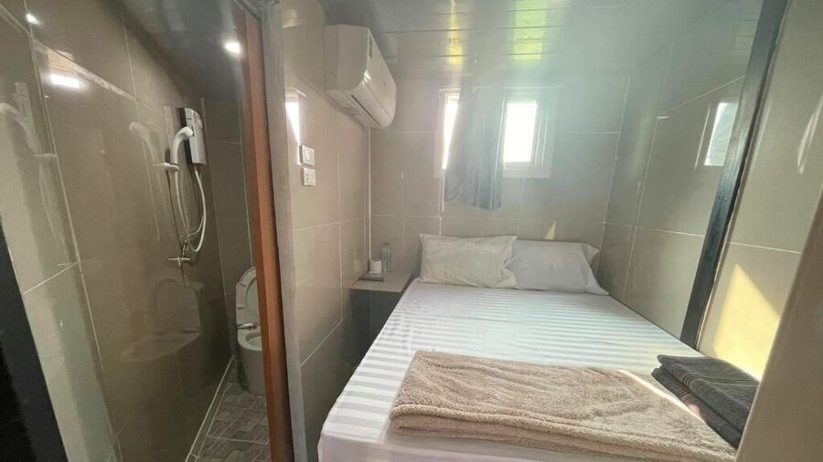 Charinsup Pinklao hotel