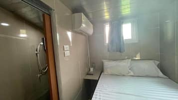 Basic Single Room | Desk, laptop workspace, free WiFi