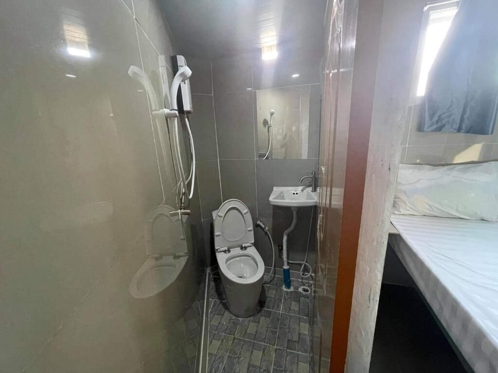 Basic Single Room | Bathroom | Shower, free toiletries, towels, soap