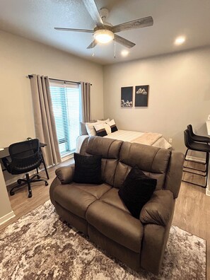 1 غرفة نوم وواي فاي وملاءات أسرّة