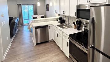 Coffee/tea maker, fridge, microwave, oven