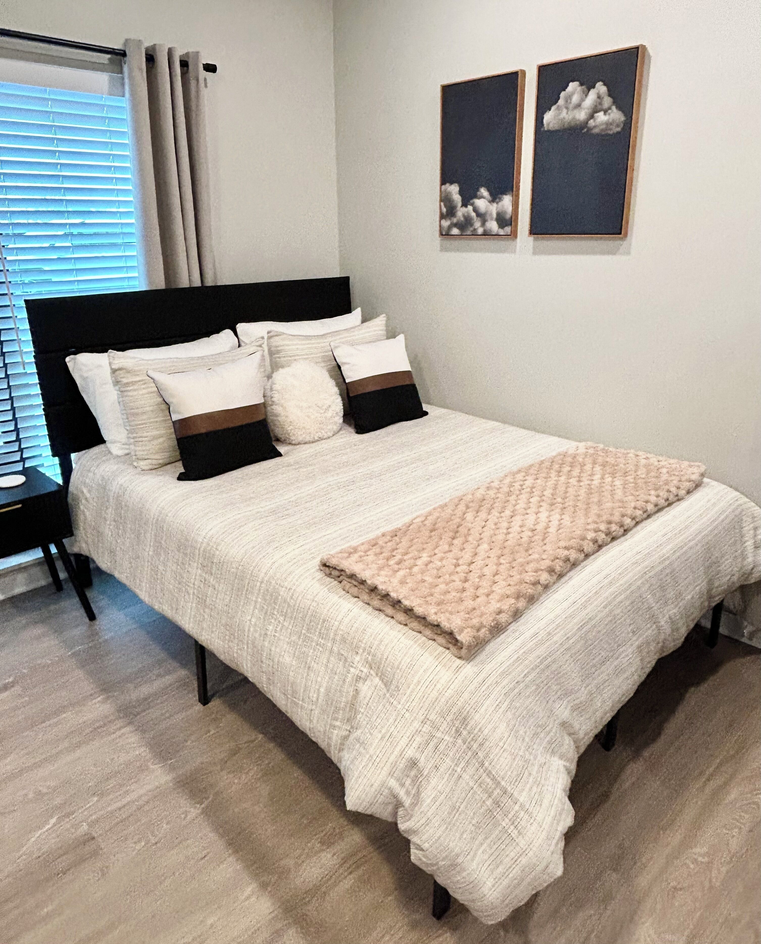 1 bedroom, desk, WiFi (free), bed sheets