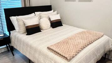 1 bedroom, desk, WiFi (free), bed sheets